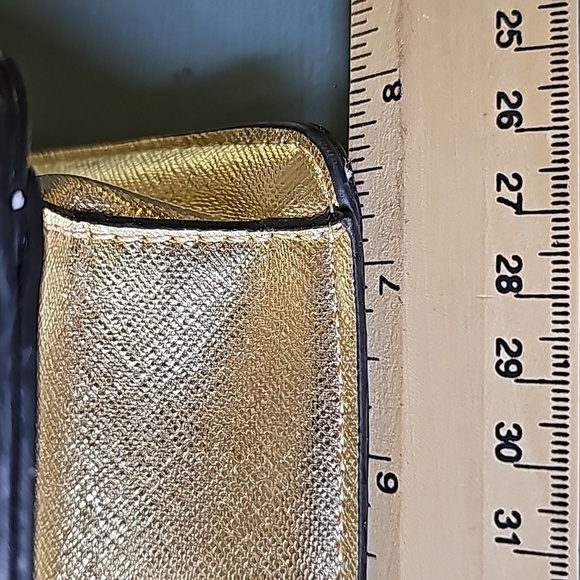 Justeab gold purse. Shoulder strap. Excellent, clean condition.‎  Wide st… - Picture 4 of 10